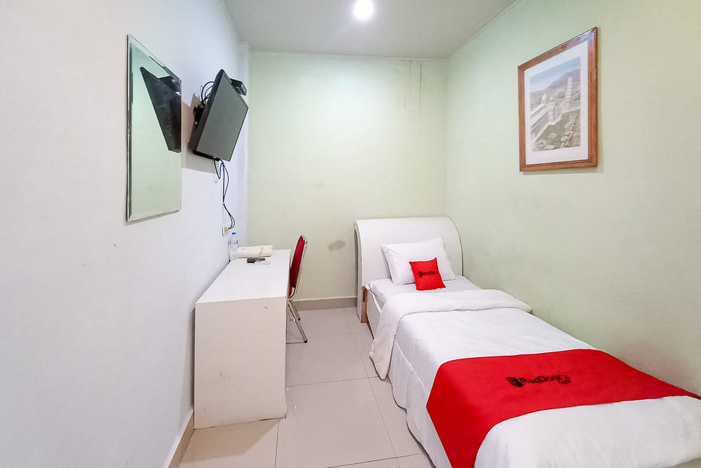 RedDoorz Single Room