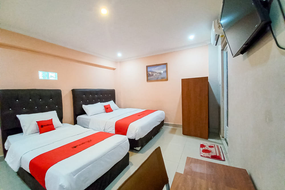 RedDoorz Family Room