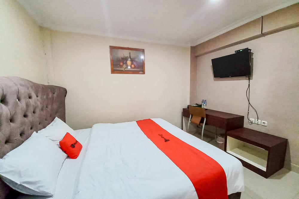 RedDoorz Deluxe Room