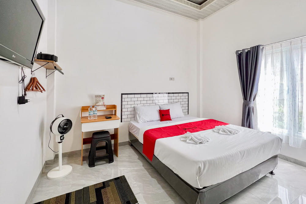 RedDoorz Deluxe Room
