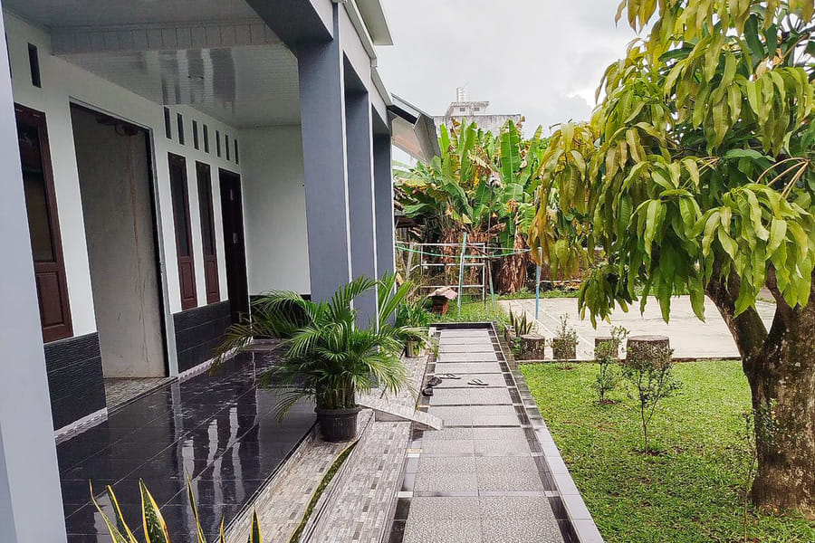 RedDoorz @ Mbak Tinem Near Bandara Lubuk Linggau