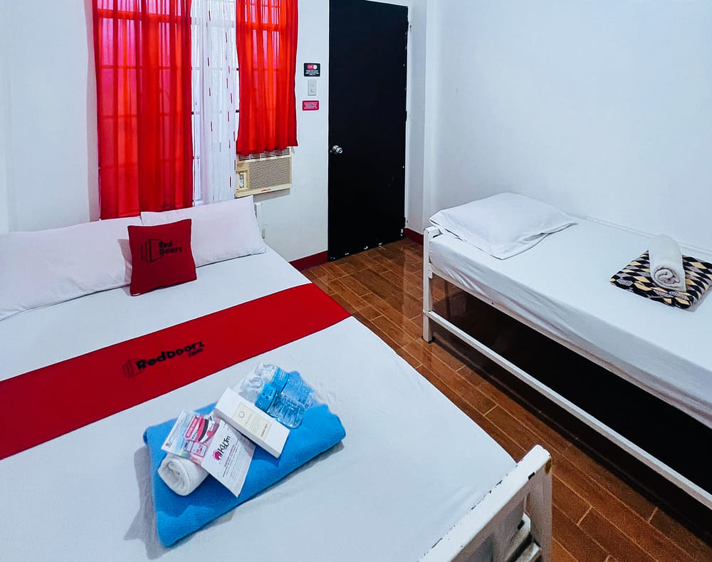 RedDoorz Double Room
