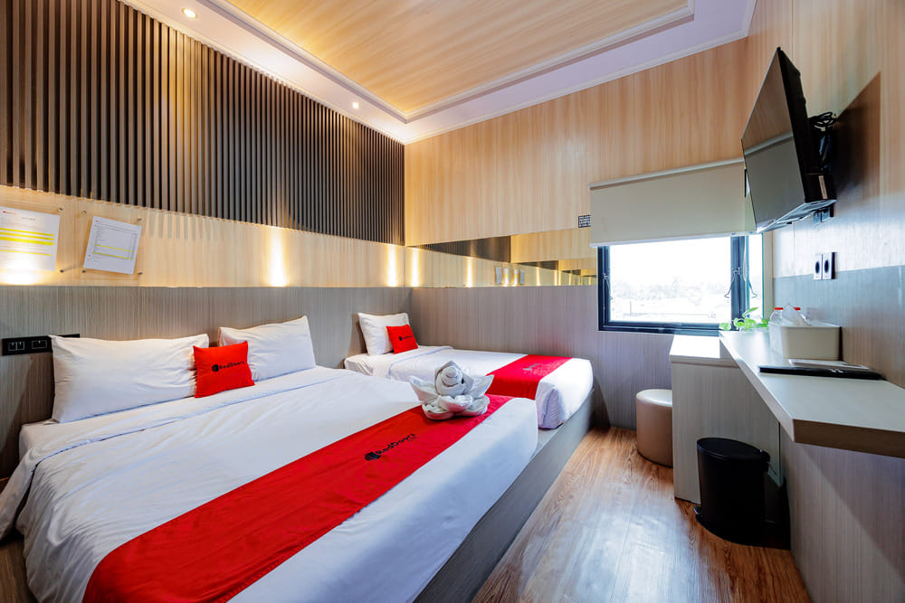 RedDoorz Executive Room (3 Adults)