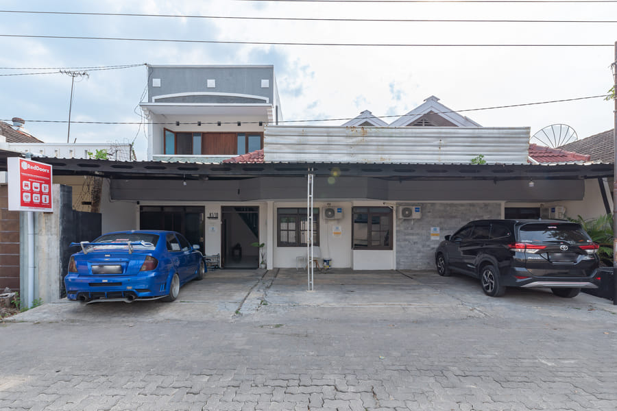 RedDoorz @ Anjasmoro Guest House near Bandara Ahmad Yani Semarang