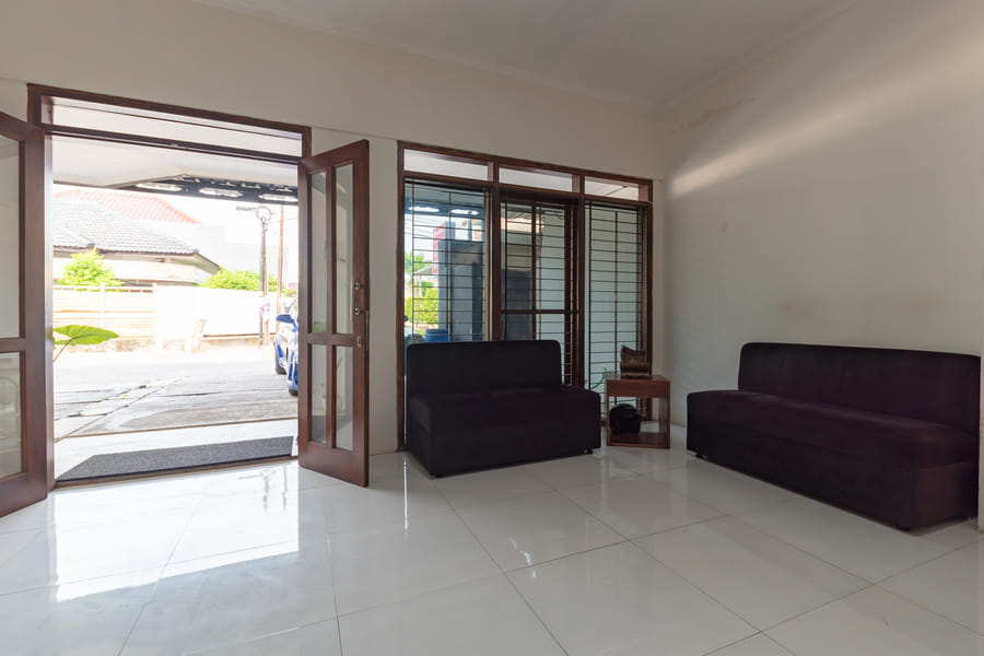 RedDoorz @ Anjasmoro Guest House near Bandara Ahmad Yani Semarang
