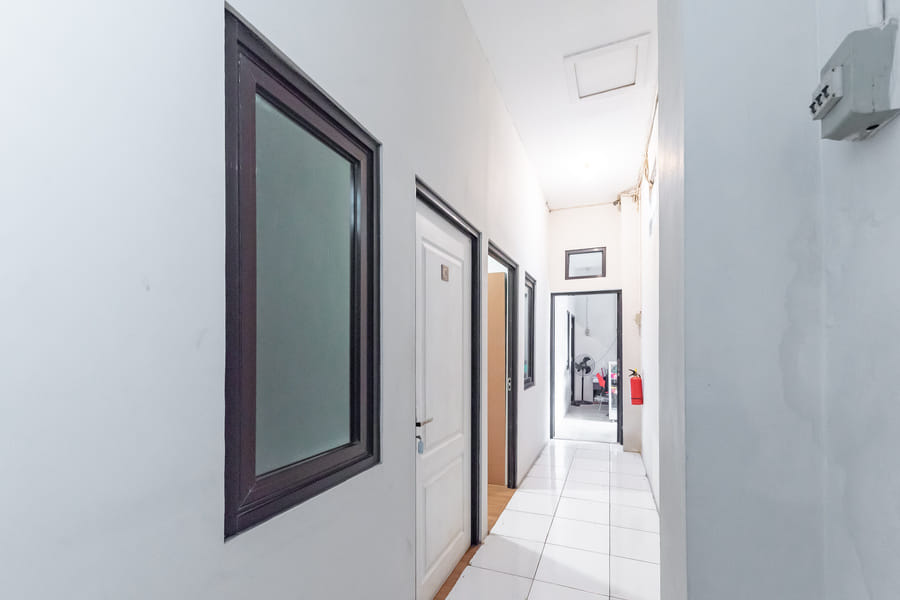 RedDoorz near Stasiun Tawang Semarang