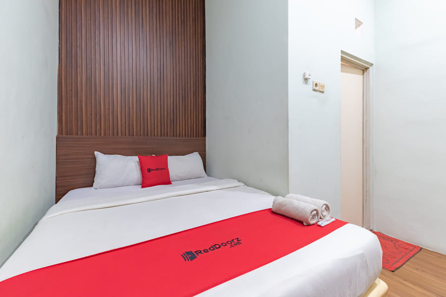 RedDoorz near Stasiun Tawang Semarang