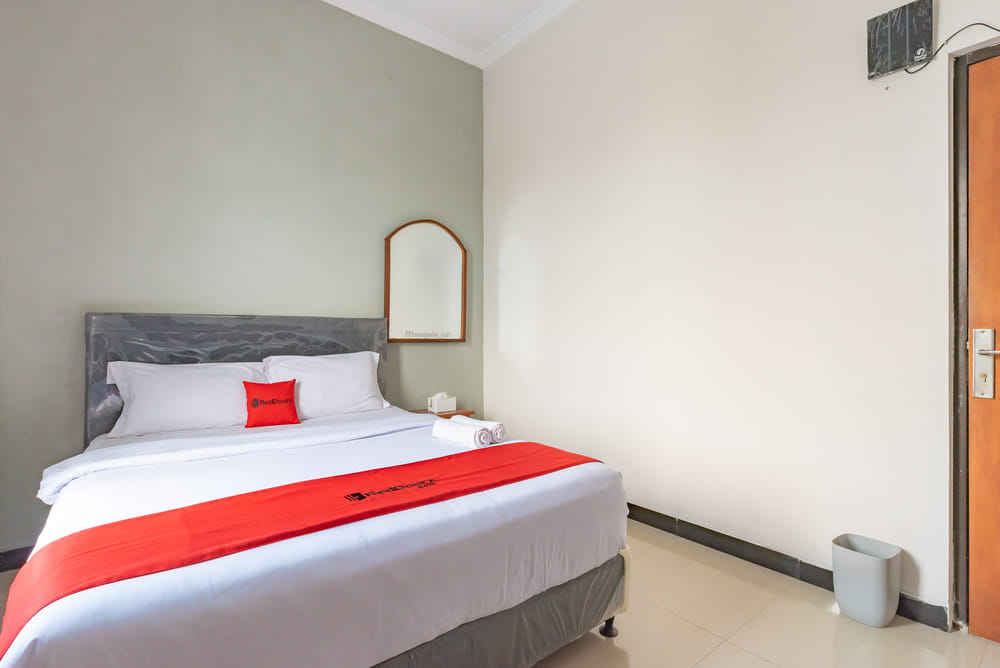 RedDoorz Room