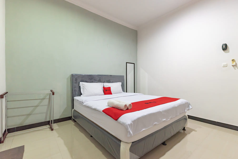 RedDoorz Deluxe Room