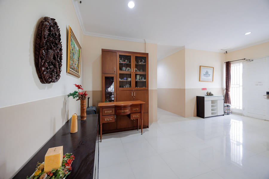 RedDoorz near Siloam Karawaci 3