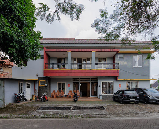 RedDoorz near Siloam Karawaci 3