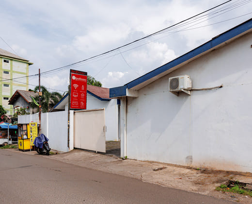 RedDoorz Syariah Plus near Jatiwarna Toll Gate