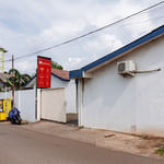 RedDoorz Syariah Plus near Jatiwarna Toll Gate