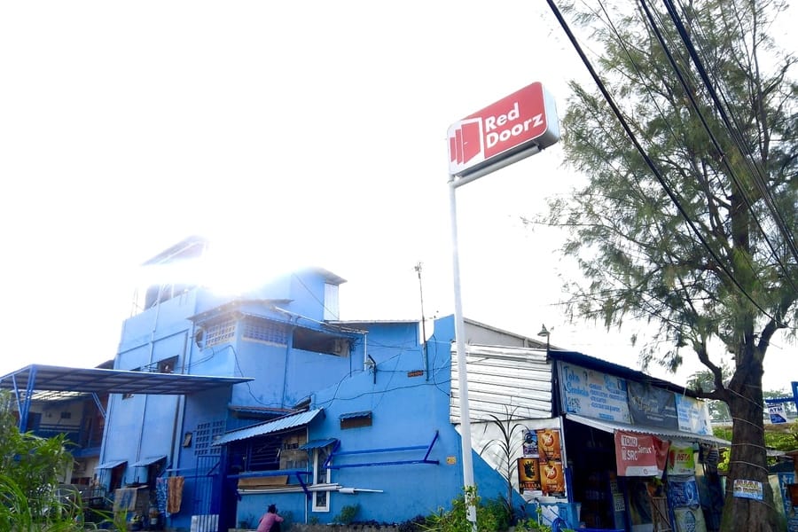 RedDoorz near Exit Tol Paiton