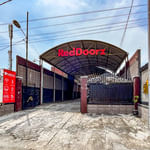 RedDoorz Syariah near Kebon Rojo Park Blitar