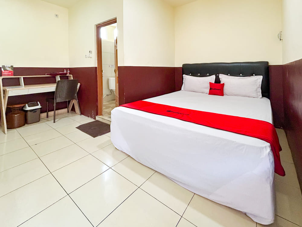 RedDoorz Room