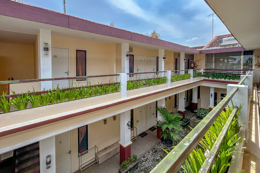 RedDoorz Syariah near Kebon Rojo Park Blitar