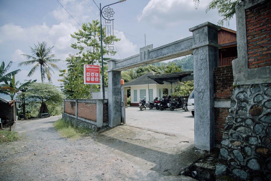 RedDoorz @ Villa Bukit Senyum Lombok