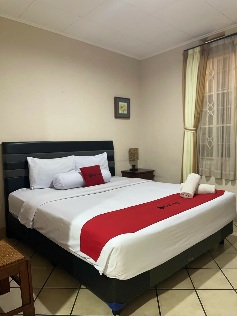 RedDoorz Room