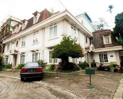 RedDoorz Plus near Parahyangan University