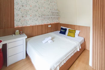 Urbanview Hotel Trisna Srabah