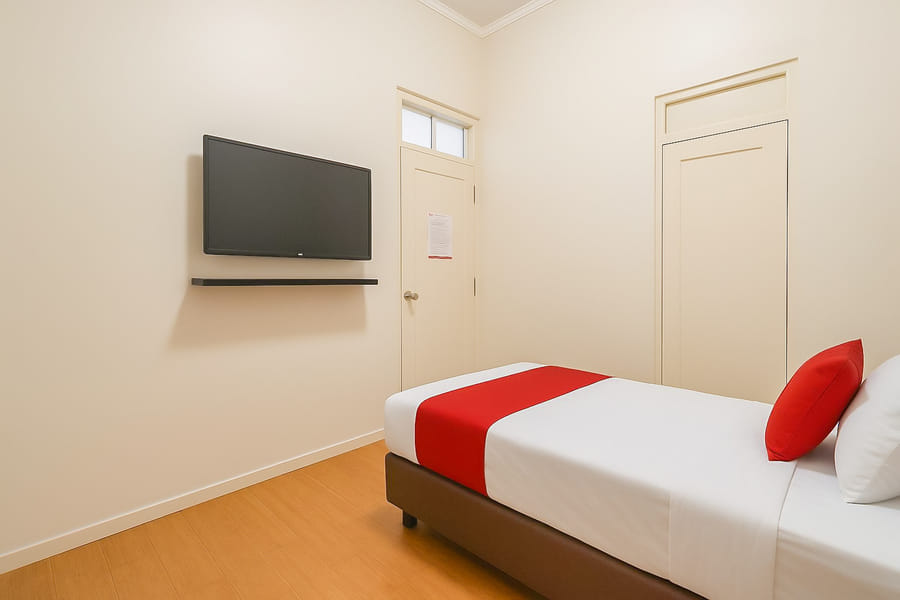 RedDoorz near Metro Bandung