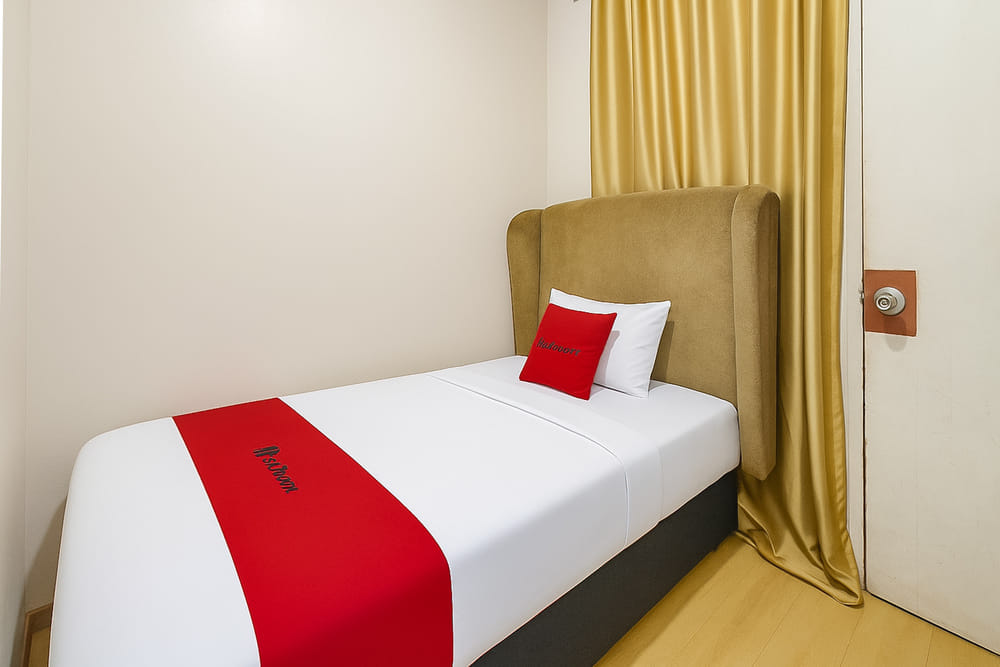 RedDoorz Single Room