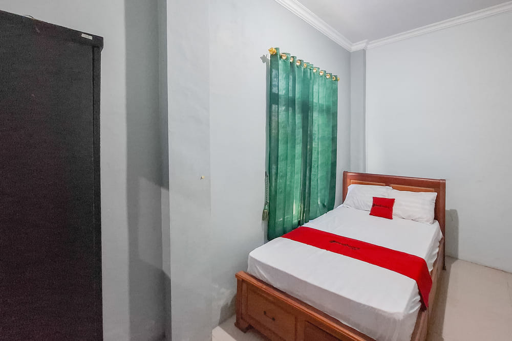 RedDoorz Single Room