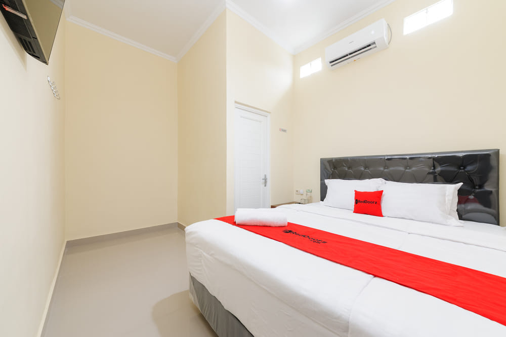 RedDoorz Room