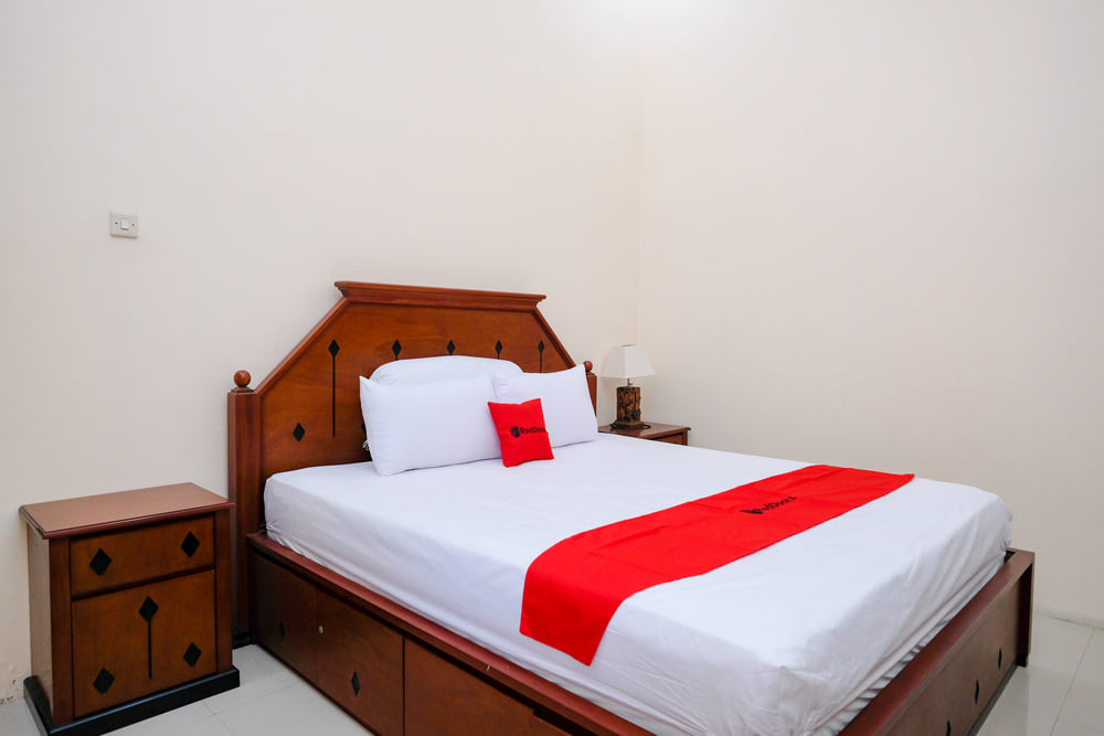 RedDoorz Deluxe Room