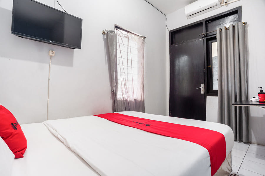 RedDoorz near Margonda Raya