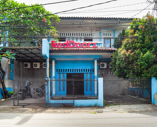 RedDoorz near Margonda Raya