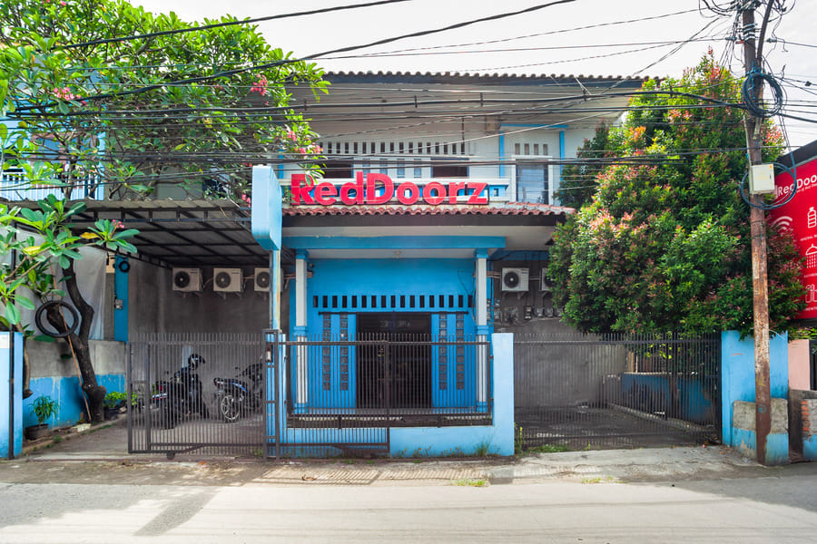 RedDoorz near Margonda Raya