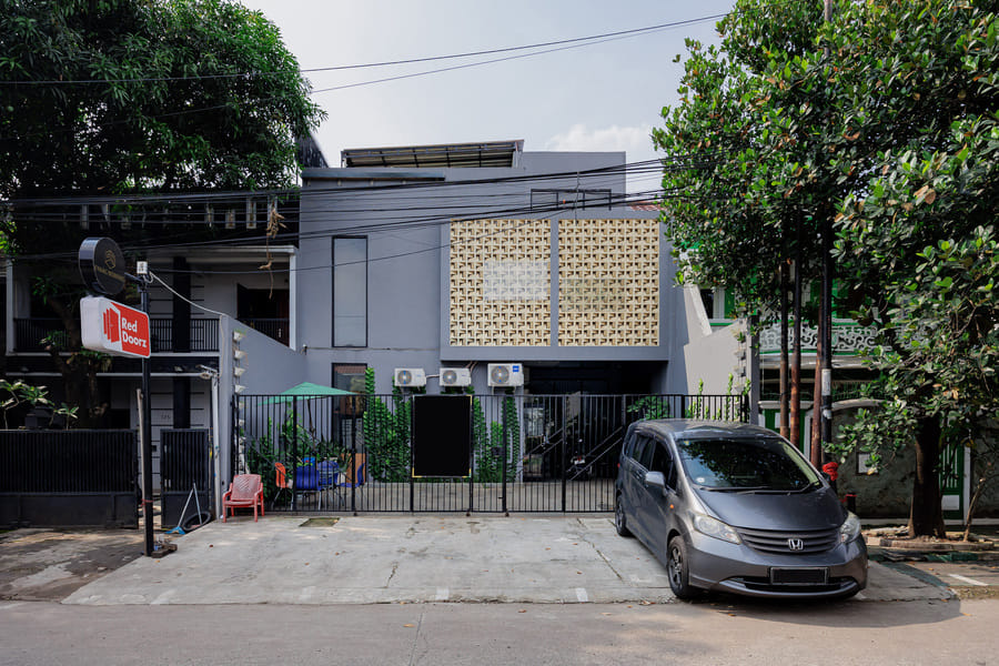 RedDoorz Syariah Plus @ Limus Nunggal