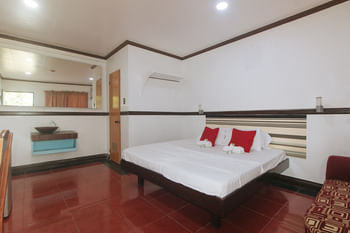 Max Travellers Inn by RedDoorz