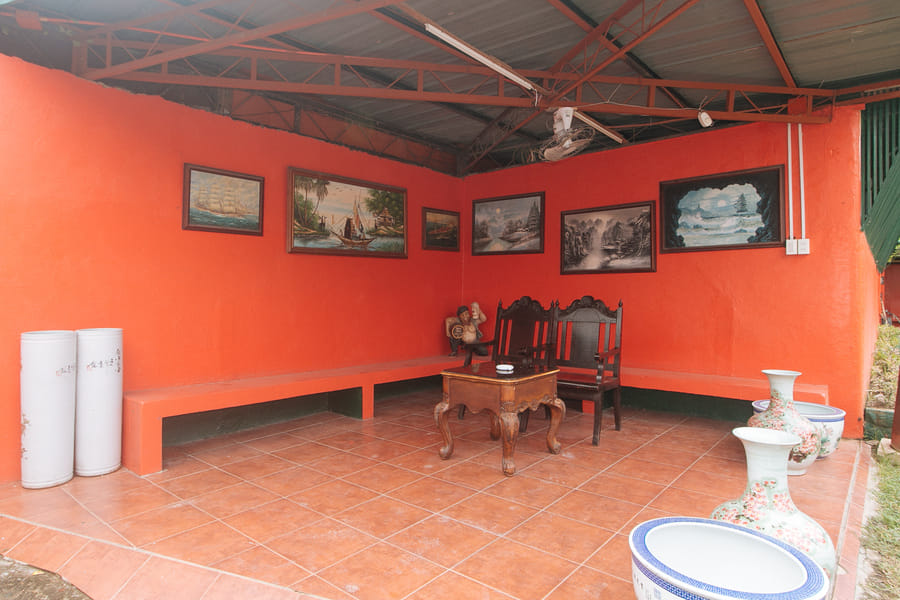 Max Travellers Inn by RedDoorz