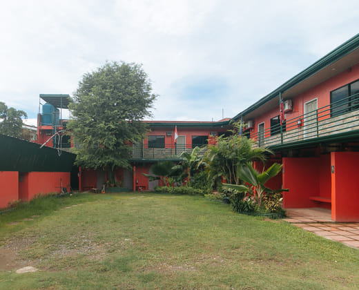 Max Travellers Inn by RedDoorz