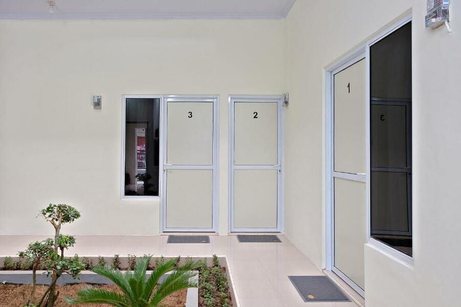 RedDoorz Syariah @ Danesti Homestay Near Bandara Sultan Hasanuddin