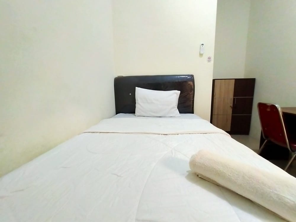 RedDoorz Single Room