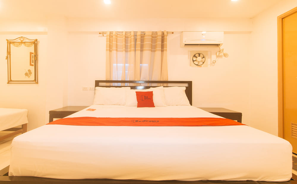 RedDoorz Deluxe Room