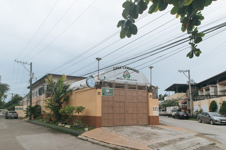 RedDoorz Premium @ Casa LenidaRose