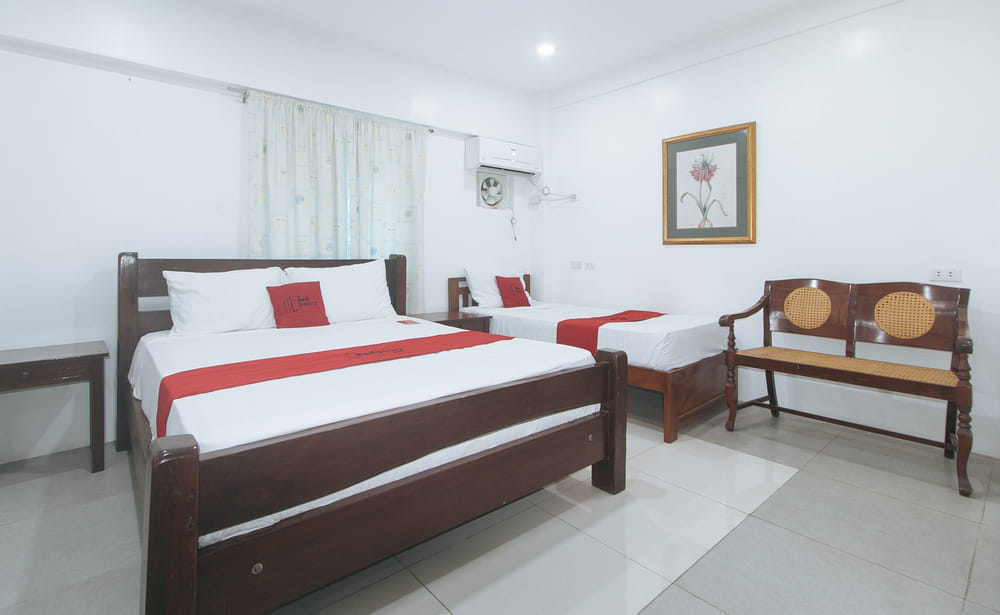 RedDoorz Triple Room