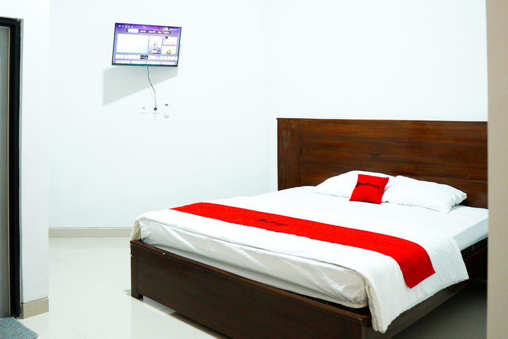 RedDoorz Deluxe Room