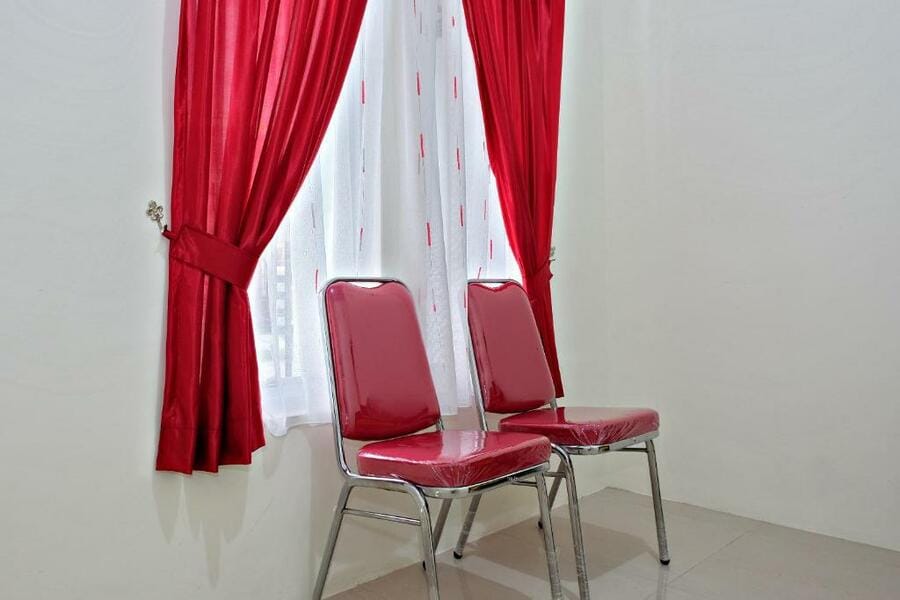 RedDoorz Syariah @ Danesti Homestay Near Bandara Sultan Hasanuddin