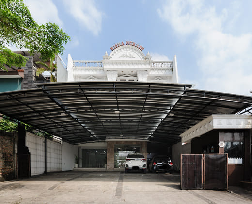 RedDoorz @ Jatiwaringin near Exit Toll Pondok Gede