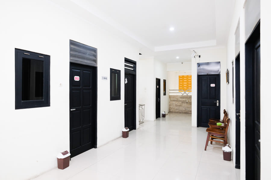 Reddoorz Syariah near Solo Square Mall