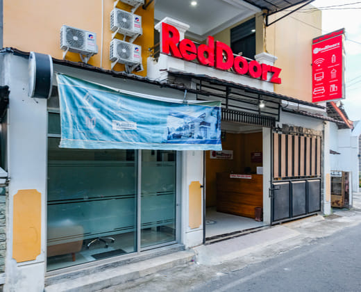 Reddoorz Syariah near Solo Square Mall