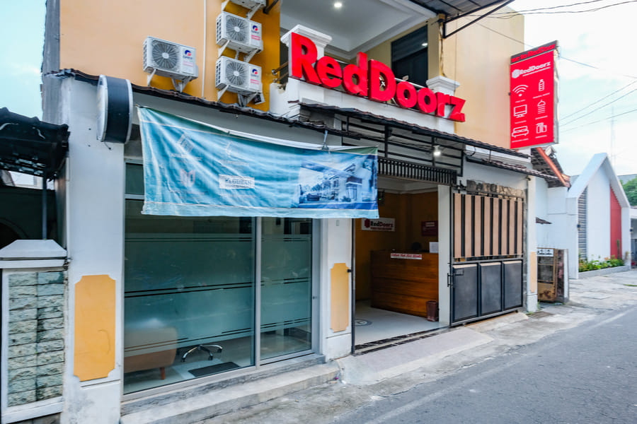 Reddoorz Syariah near Solo Square Mall