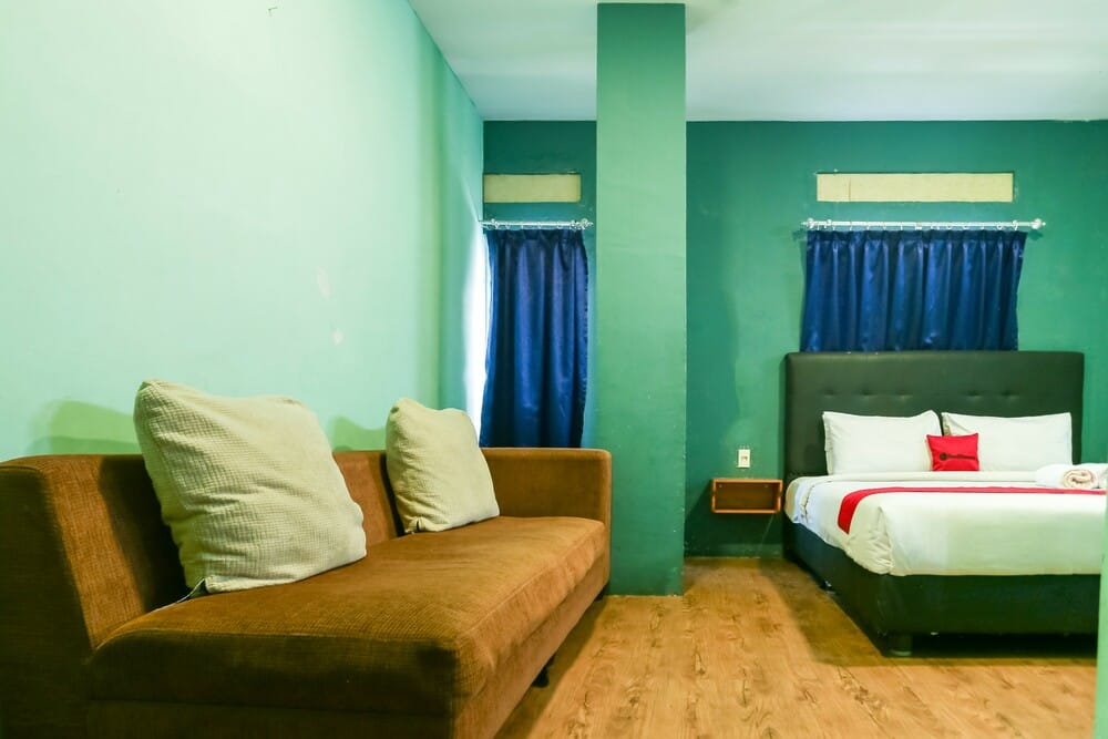 RedDoorz Deluxe Room