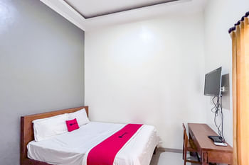 RedDoorz Syariah near Suncity Waterpark Sidoarjo